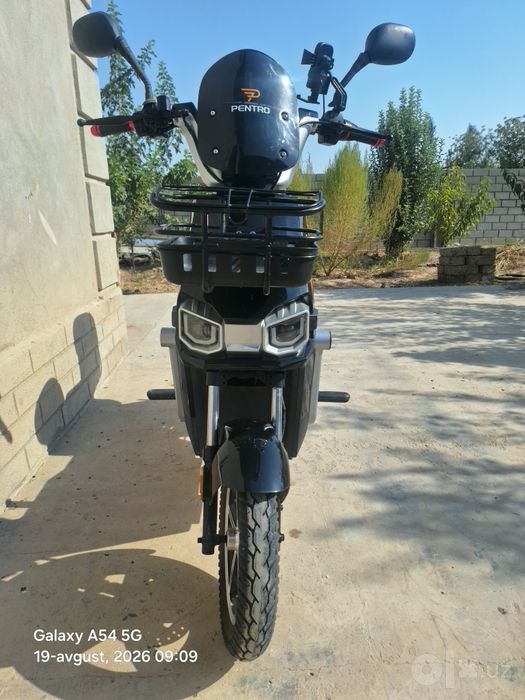 Yangiday turibdi uch oyoqli olmoqchimiz shunga sotayabmiz narxini yana