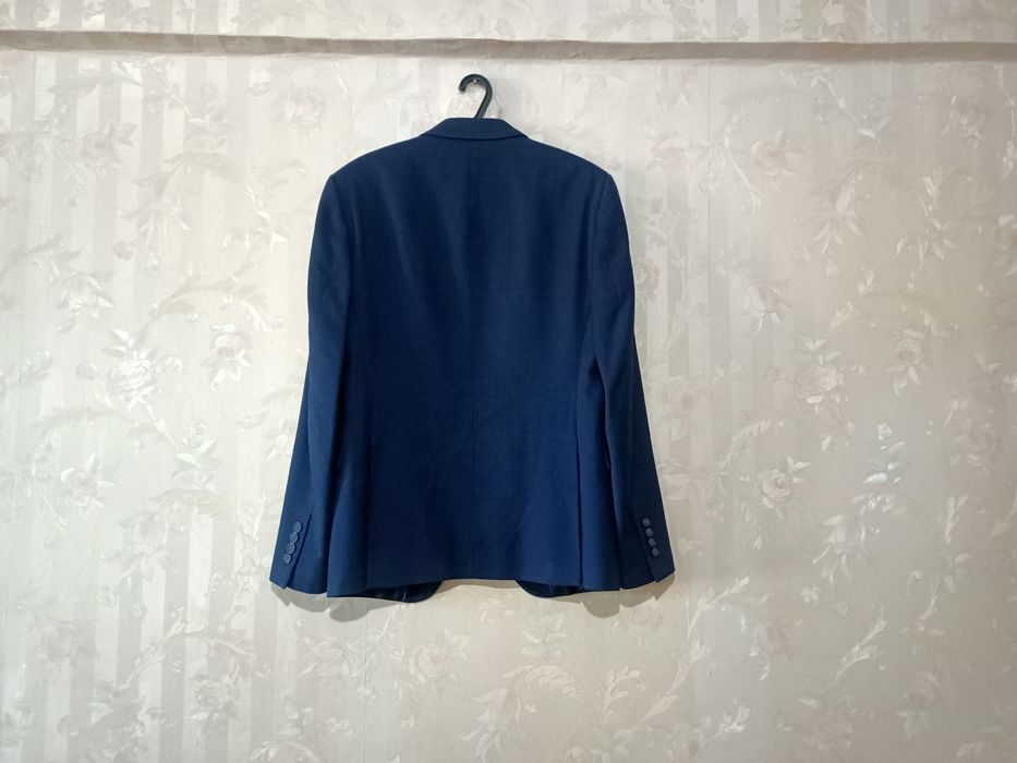 Продается мужской костюм