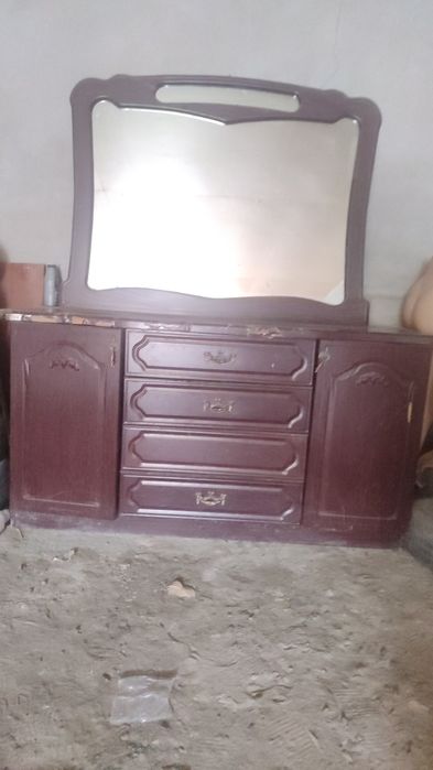 Трюмо мебели сотилади