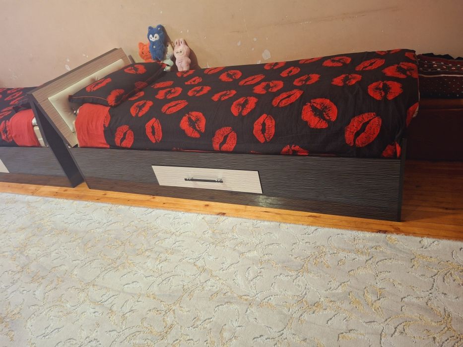 1 kishilik divan sotiladi!