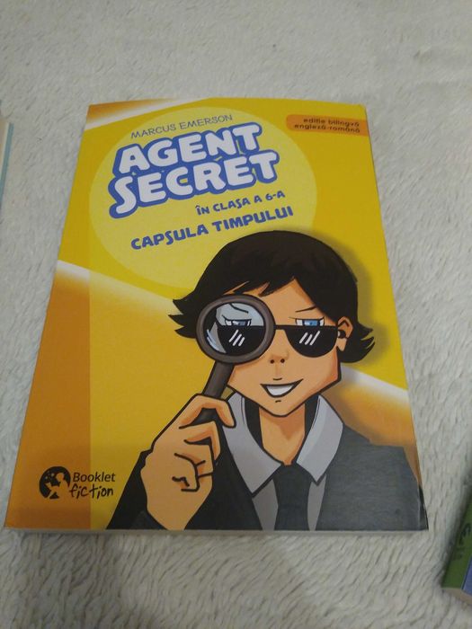 3 cărți  editura Booklet Pilotand in ploaie Agent Secret Un sat ciudat