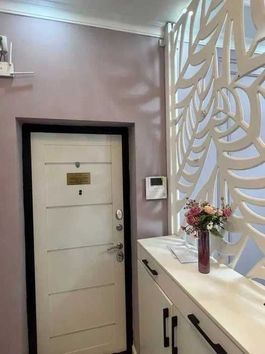 Сдаётся квартира на 4 квартале Юнусабада
Ориентир - клиника Шифо нур