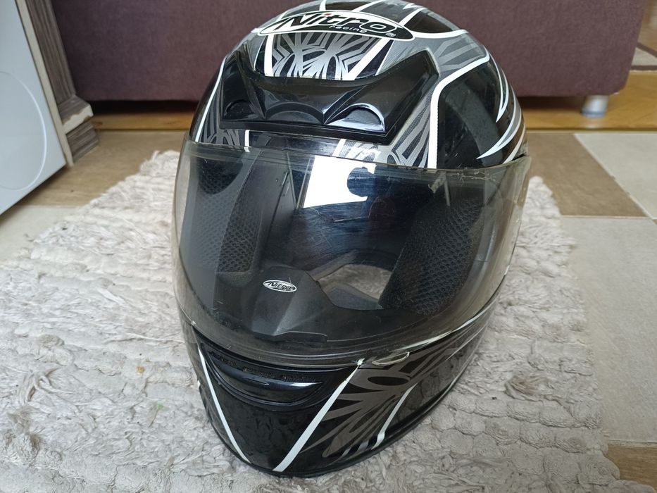 Продавам каска Nitro