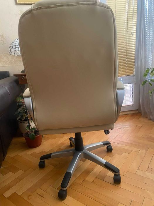 Директорски стол