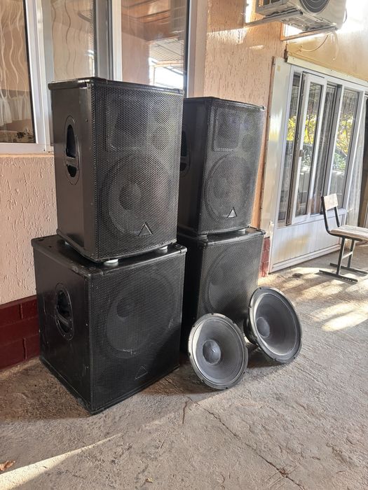 Продается акустическая система Behringer.