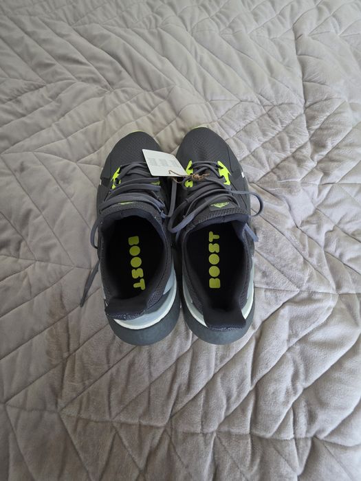 Продам оригинальные кроссовки Adidas