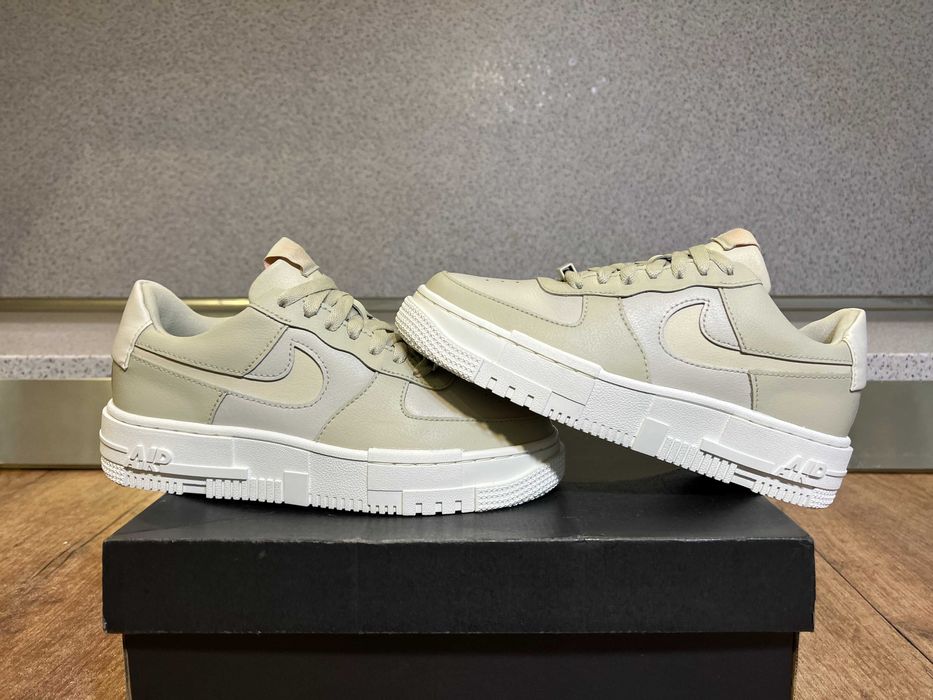 ОРИГИНАЛНИ *** Nike Air Force 1 Low Pixel / Stone Bone Summit White