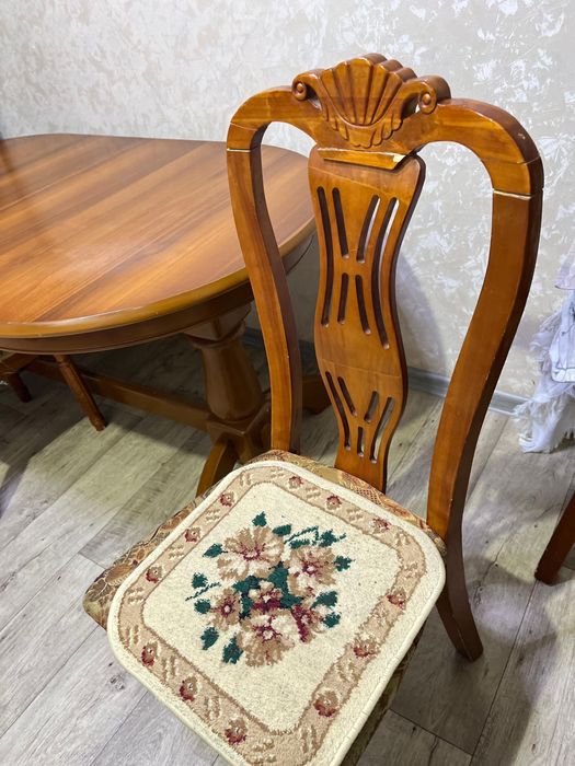 СРОЧНО!! Стол стульясымен сатылады!