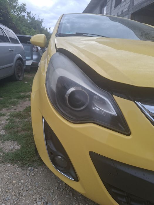 Far dreapta Opel corsa D facelift 2013 cu lupa volan stanga
