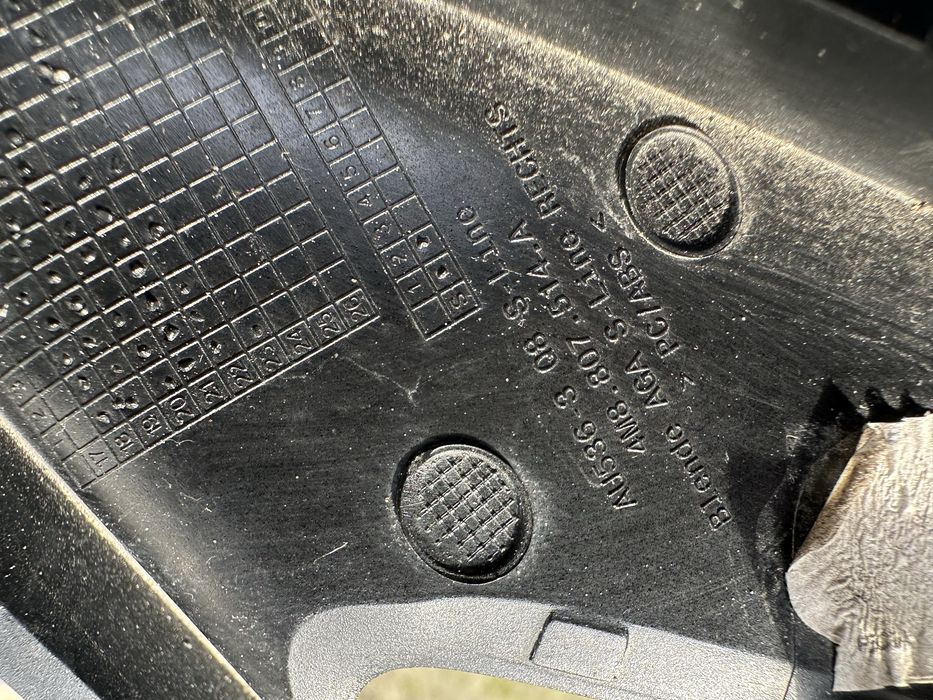 Ауди Audi Q8 S-line дясна решетка на ауспуха Ое