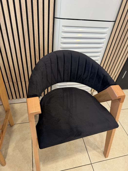 Дървени Масивни столове