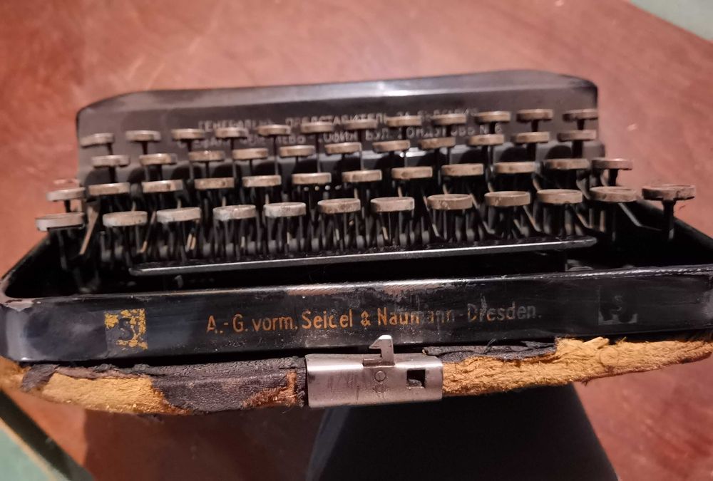 Антикварна печатаща машина Erika Naumann – 1940 г.