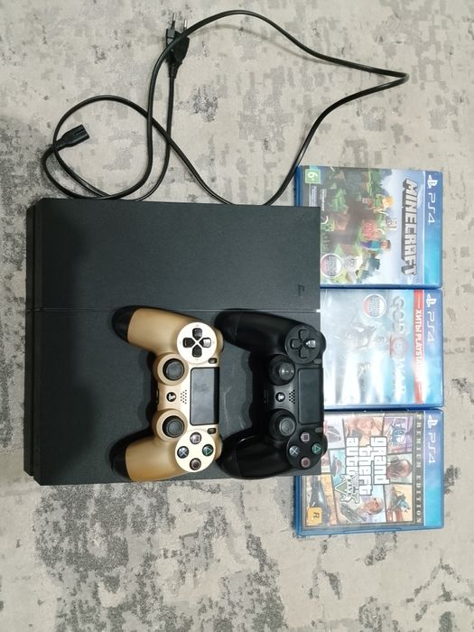 Playstation 4, 5 игр, 2 джостика