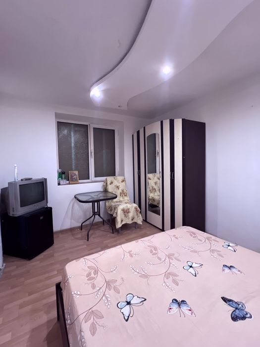Inchiriez apartament la curte in zona Copou