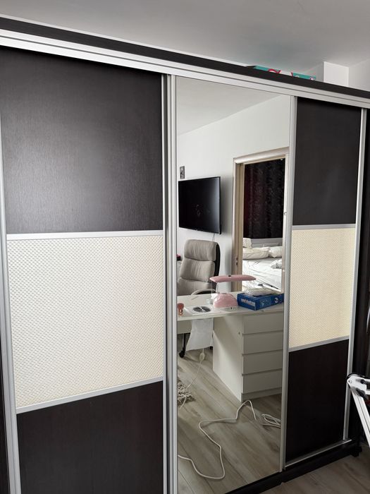 Vand set canapea extensibila cu lada de depozitare si dresing cu 3 usii