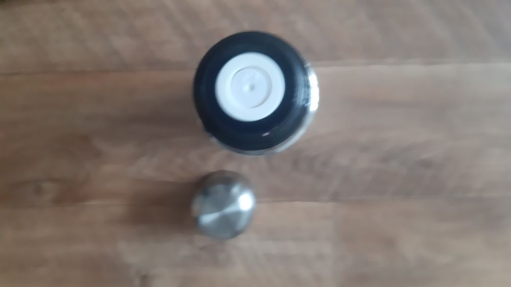 Продам термоса по 1000 тенге