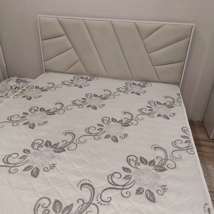 Продам двуспальную кровать