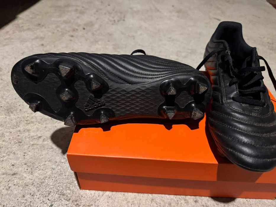 Продавам мъжки футболни обувки на Adidas Copa 41 и 1/3