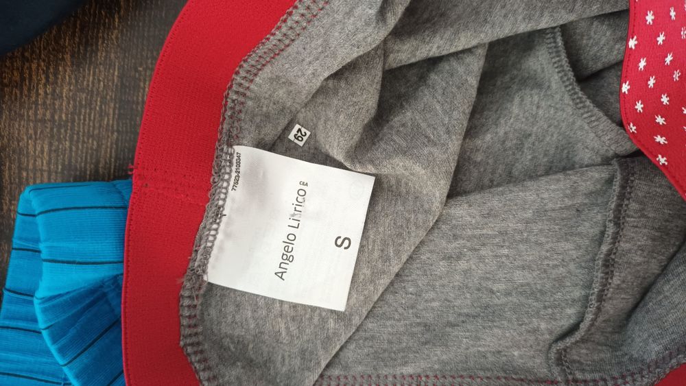 Vând set de 5 boxeri pt băieți/barbati