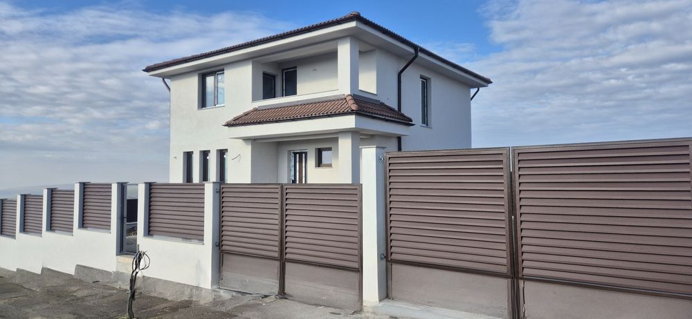 De vanzare casa individuala si duplex ,in loc Dezmir