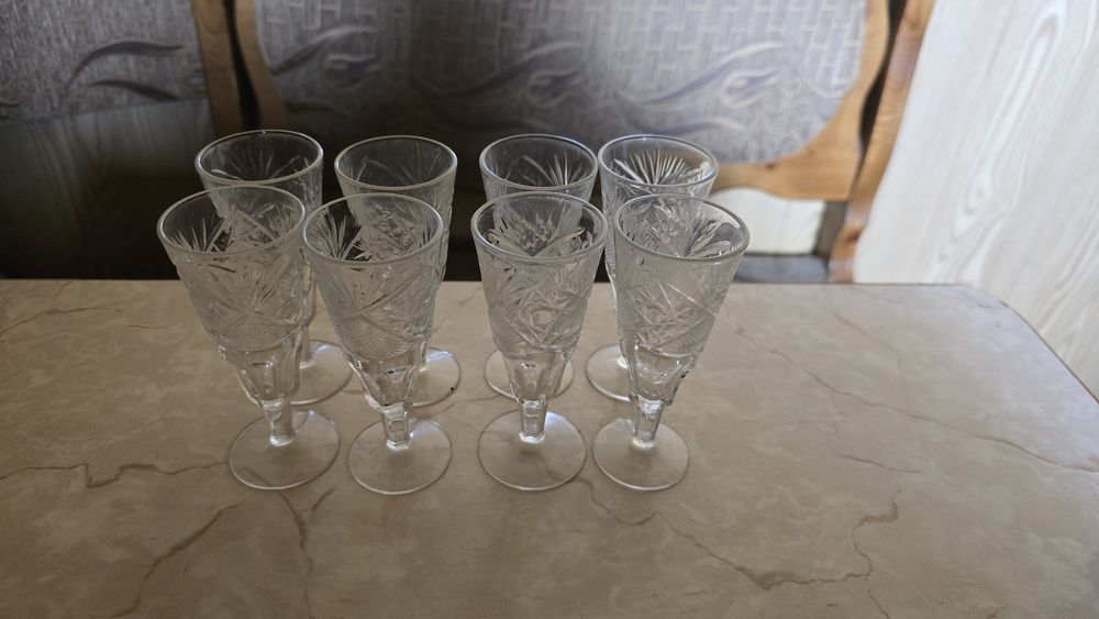 Рюмки хрустальные 8 штук