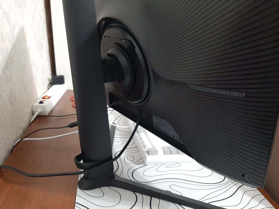 Монитор самсунг в хорошем состоянии