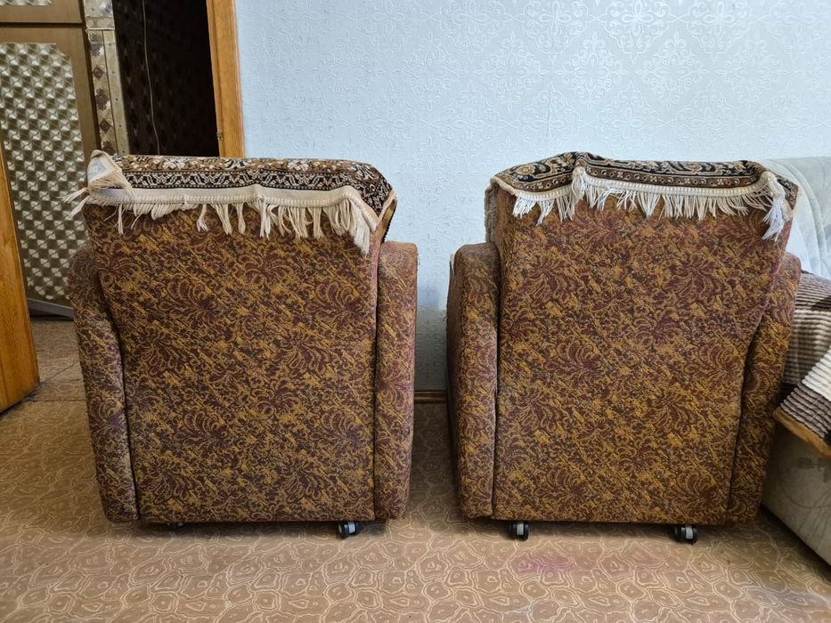 Два б/у кресла .