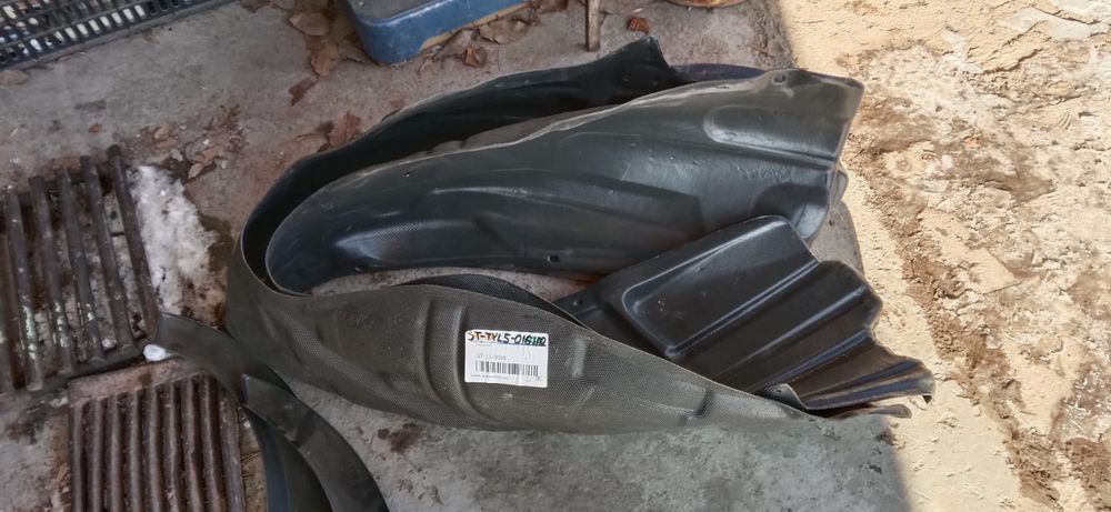 Подкрыльники на Toyota