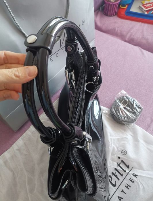 Нова дамска чанта естествена кожа и лак