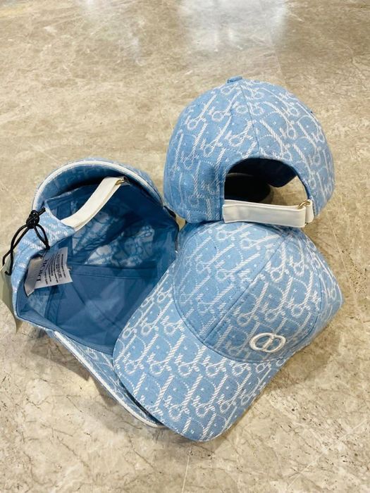 Дамски шапки DIOR в розово и синьо