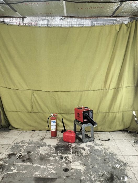 Полог, обогреватель, огнетушитель для гаража