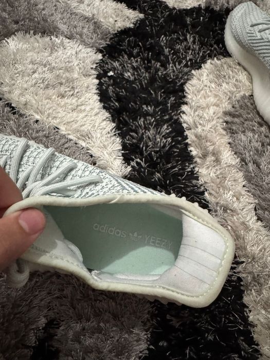 Yeezy 350v2 light blue marime 44