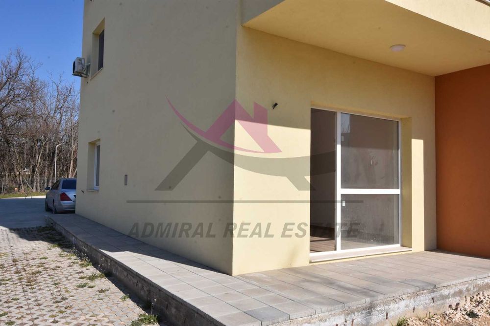 Атрактивен -тристаен -Младост 1