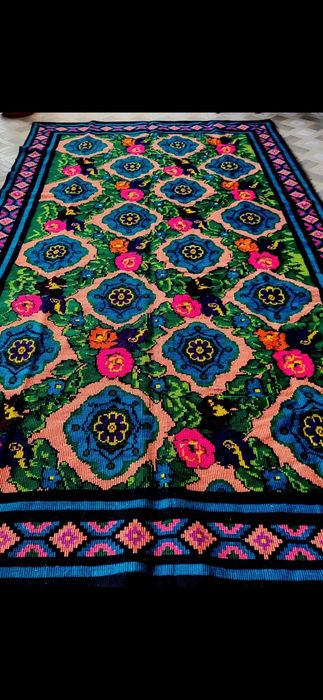 Covor/Lipideu țesut manual din lână naturală.Deosebit de frumos!