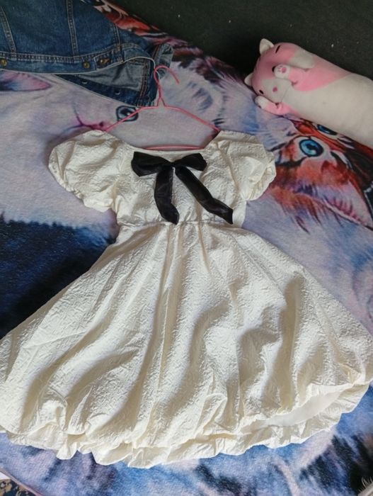 Продам нарядные платья на девочку читайте описание