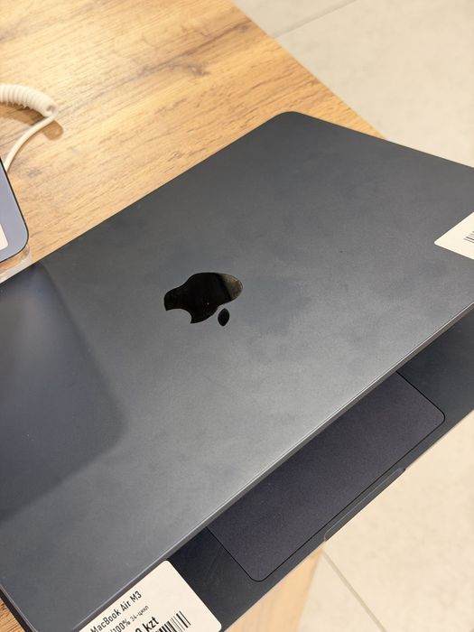 MacBook Air M3•256GB/100%