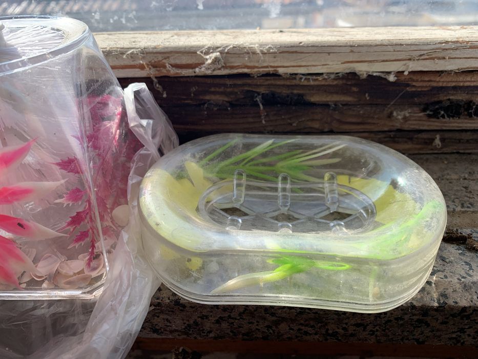 Сапунерки, четки за тоалетни, поставки за четки за зъби