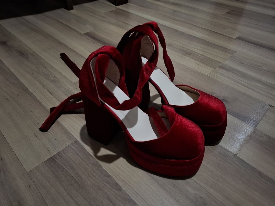 Туфли на каблуке