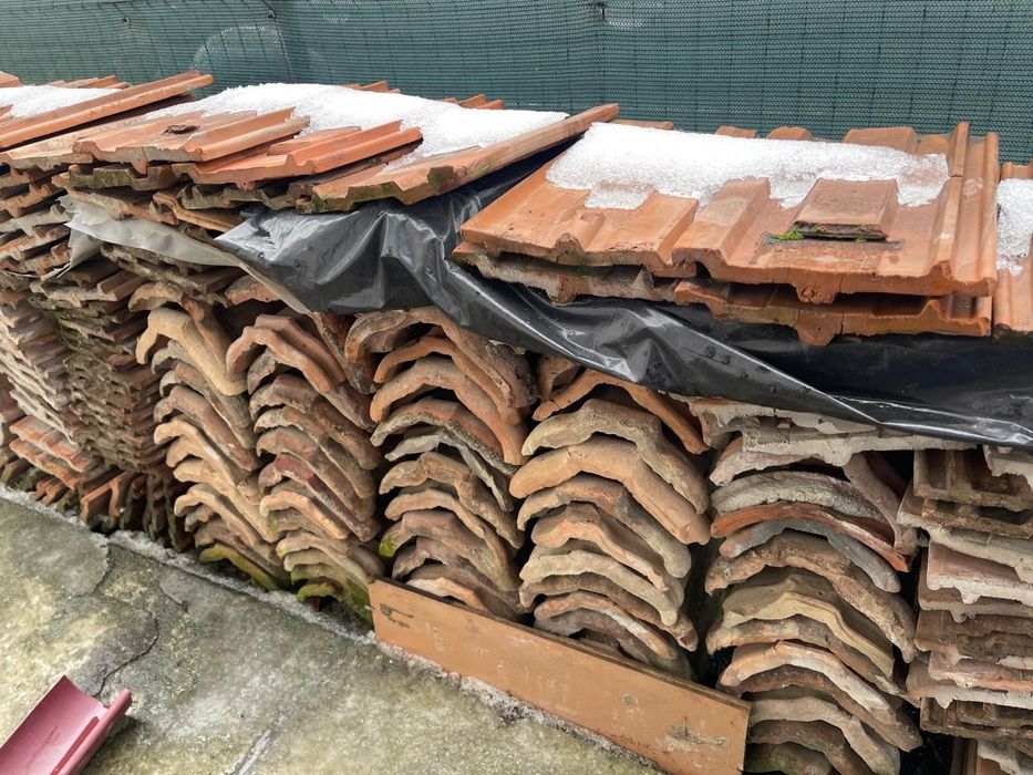 Tiglă - 2000 buc + coame - 100 buc