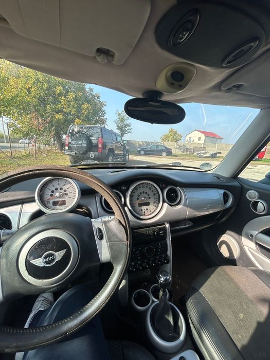 Продавам мини коопер на части