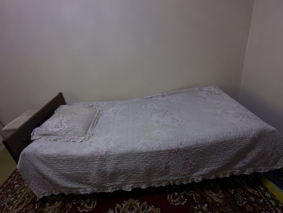 Продается 1 спальная кровать б/у