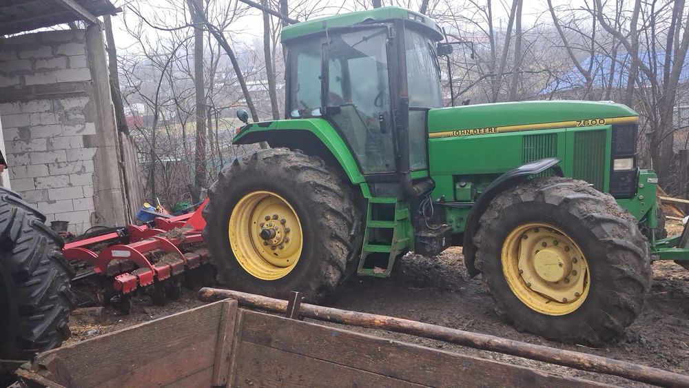 Vând tractor John Deere
