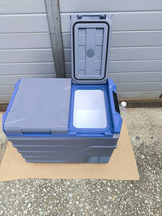 ДВУЗОНОВ !!! Компресорен Хладилник-фризер 12-24-220v 40л.