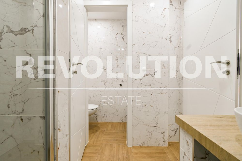 Дава се под наем Тристаен апартамент в София, Център - 80 кв.м за 900 € - Снимка #14