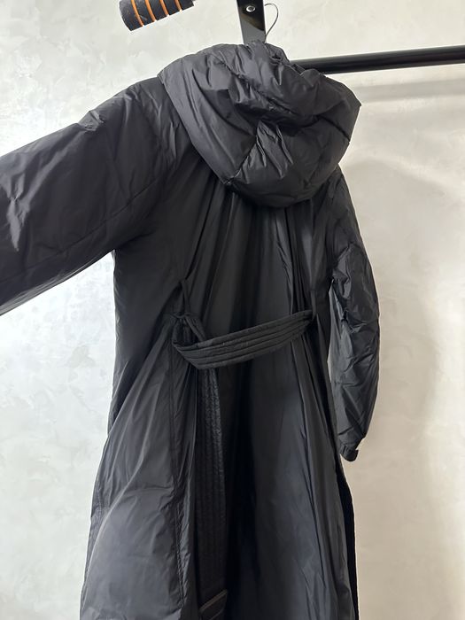 Продам тёплую куртку с капюшоном. Max Mara