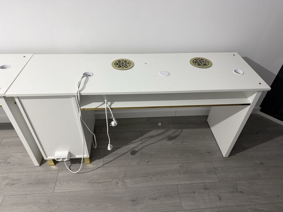 Mese,masa  de maniciura cu aspirator inclus