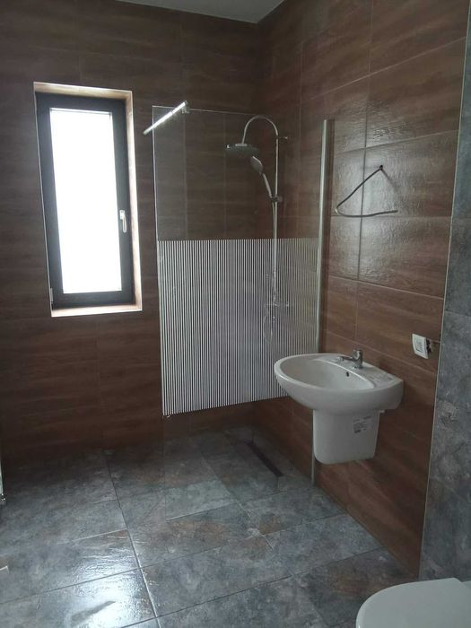 Execut lucrări de montaj gresie și faianță