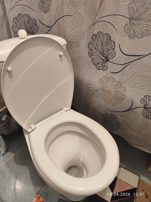 Продам унитаз б/у в хорошем состоянии