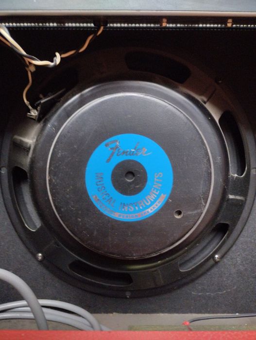 Продам гитарный комбо усилитель