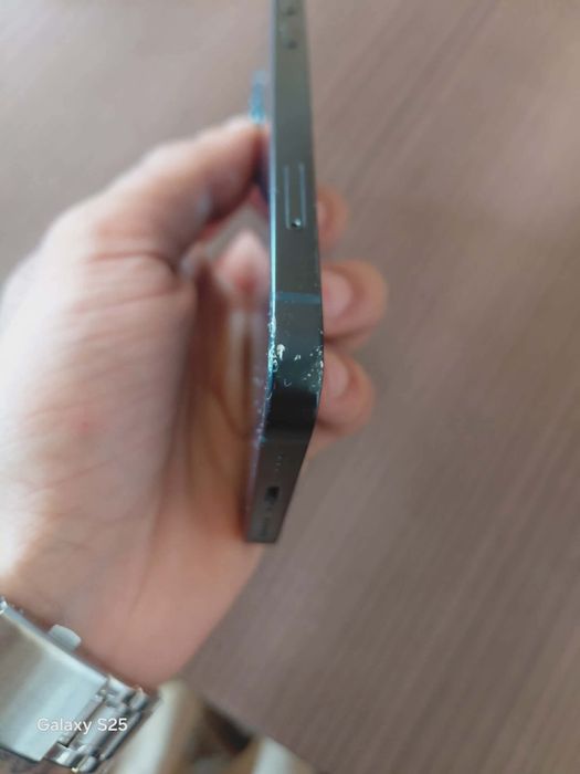 Продавам iphone 13
